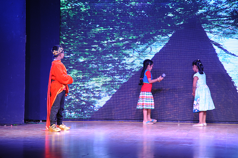 Dora and his sisters 2017