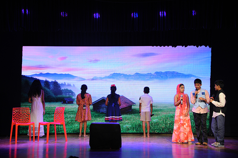 One eye Two eye 2017